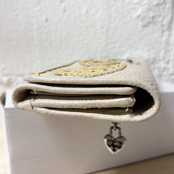 Brighton Masterpiece Collection Melania Wallet Cream/Yellow Pebbled Leather VTG - Picture 4 of 15